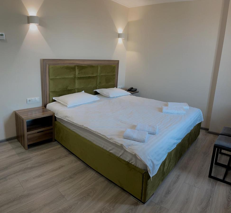 Hotel Nova Bishkek Ngoại thất bức ảnh